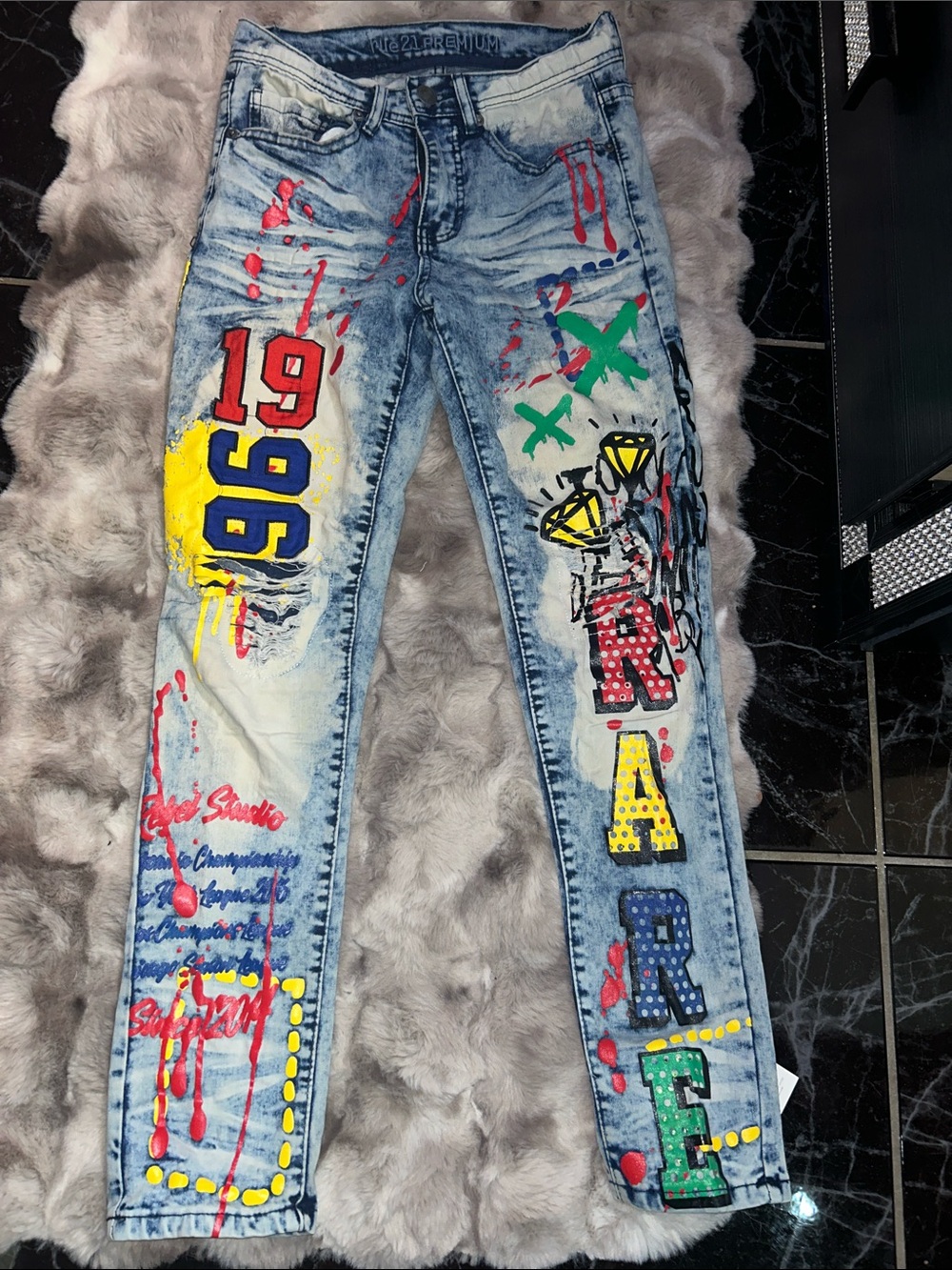 Mens/womans Rue21 Light Blue Acid Wash Jeans with Red Paint Splatter Detail